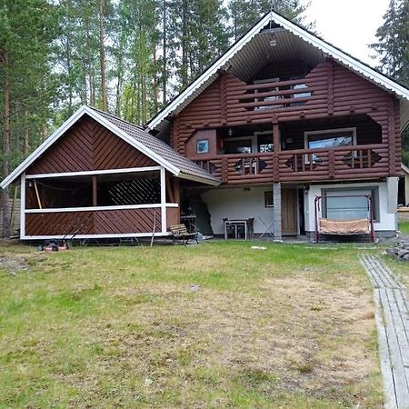 Viihtyisae Hirsimoekki Jaerven Rannalla Siikainen Extérieur photo