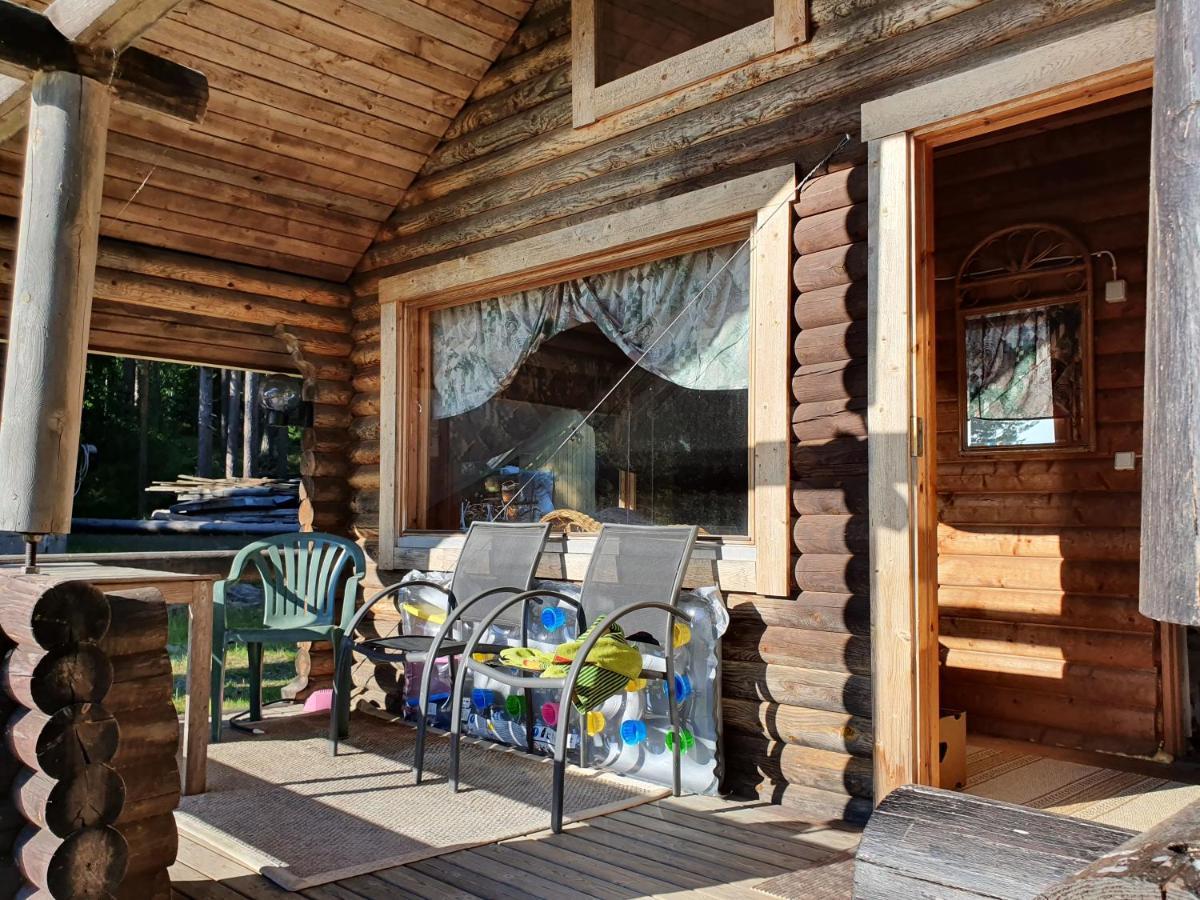 Viihtyisae Hirsimoekki Jaerven Rannalla Siikainen Extérieur photo