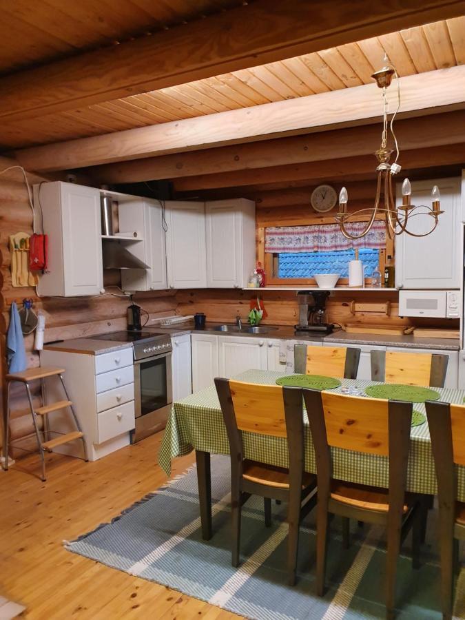 Viihtyisae Hirsimoekki Jaerven Rannalla Siikainen Extérieur photo