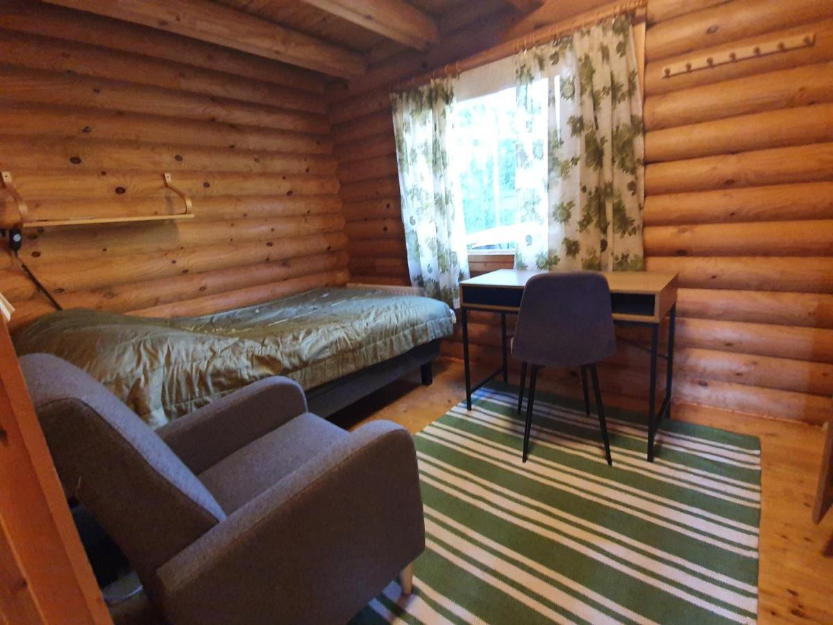 Viihtyisae Hirsimoekki Jaerven Rannalla Siikainen Extérieur photo
