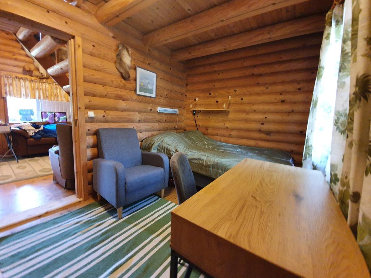 Viihtyisae Hirsimoekki Jaerven Rannalla Siikainen Extérieur photo