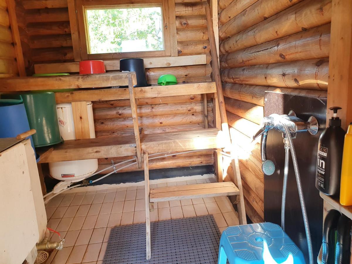 Viihtyisae Hirsimoekki Jaerven Rannalla Siikainen Extérieur photo