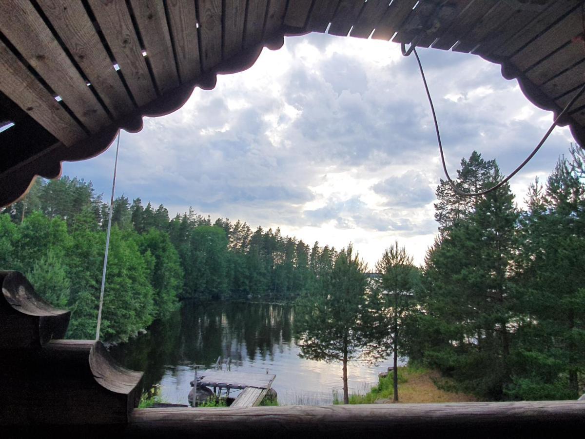 Viihtyisae Hirsimoekki Jaerven Rannalla Siikainen Extérieur photo