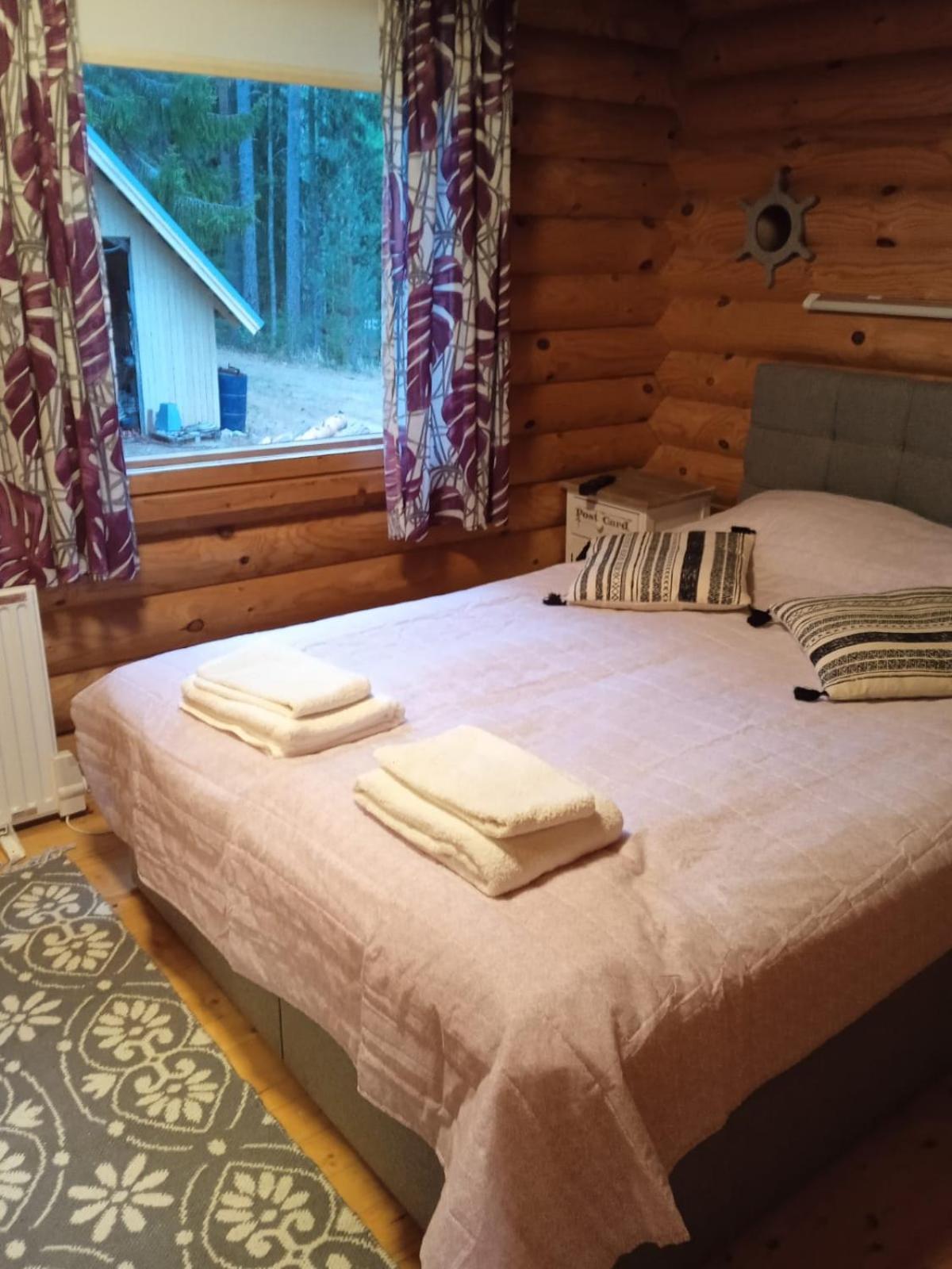 Viihtyisae Hirsimoekki Jaerven Rannalla Siikainen Extérieur photo