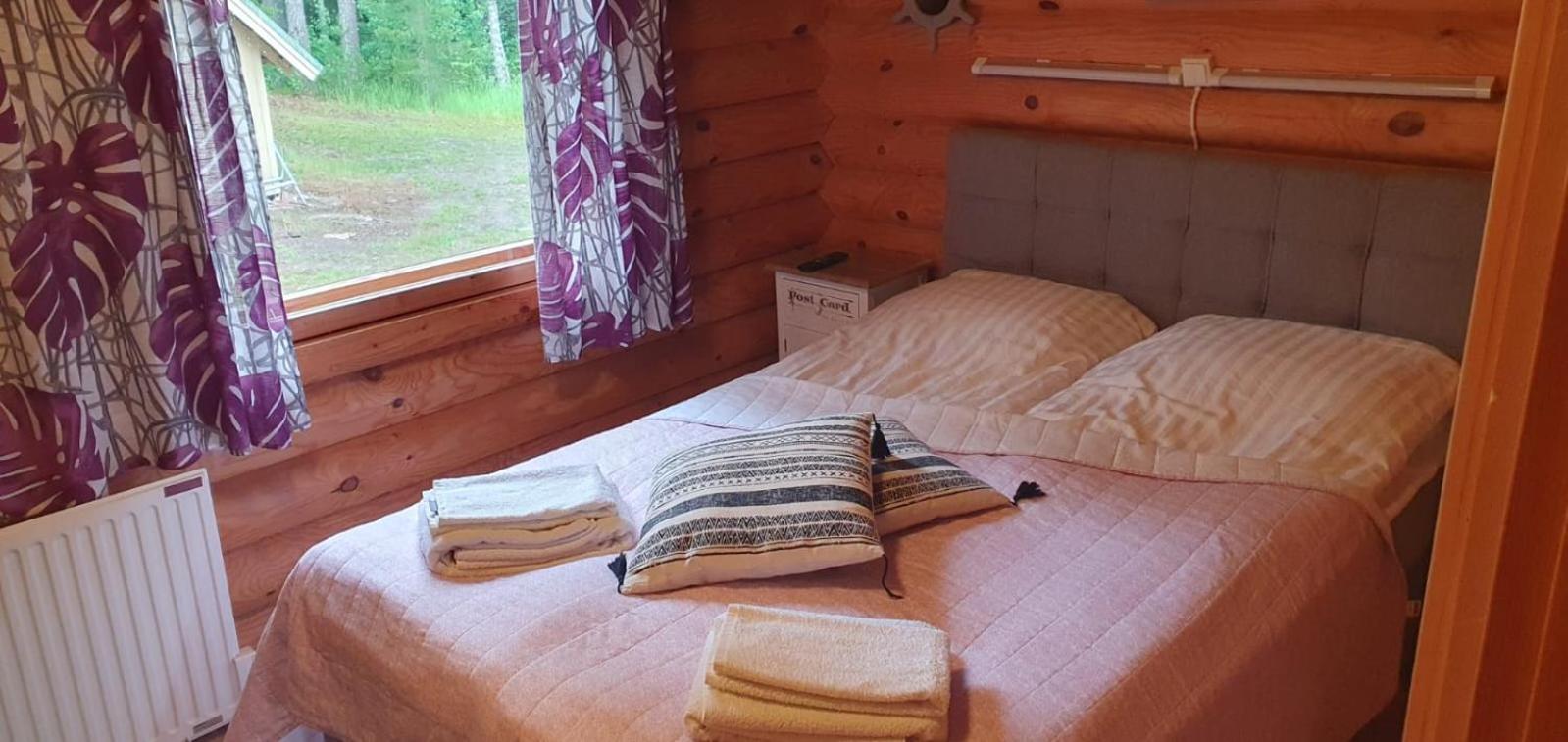 Viihtyisae Hirsimoekki Jaerven Rannalla Siikainen Extérieur photo