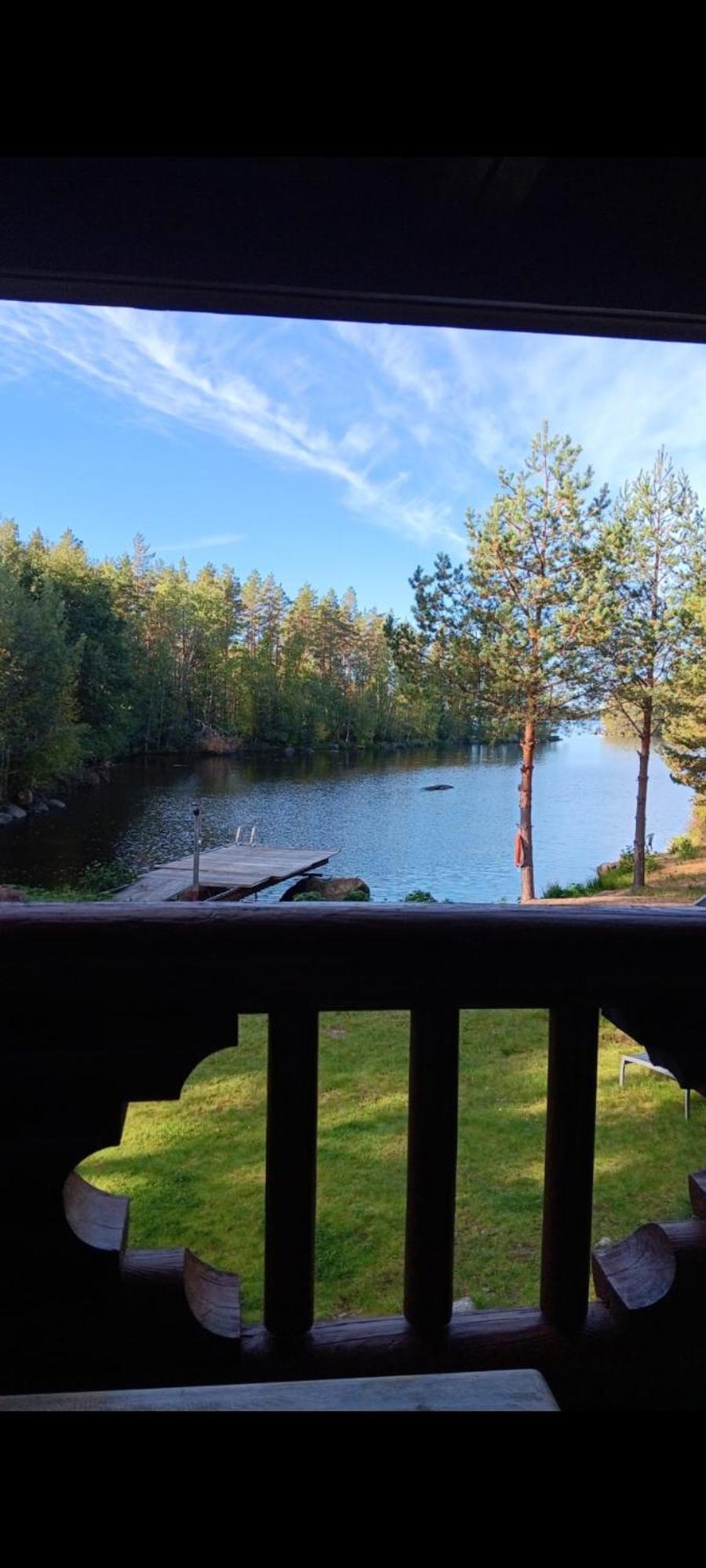 Viihtyisae Hirsimoekki Jaerven Rannalla Siikainen Extérieur photo